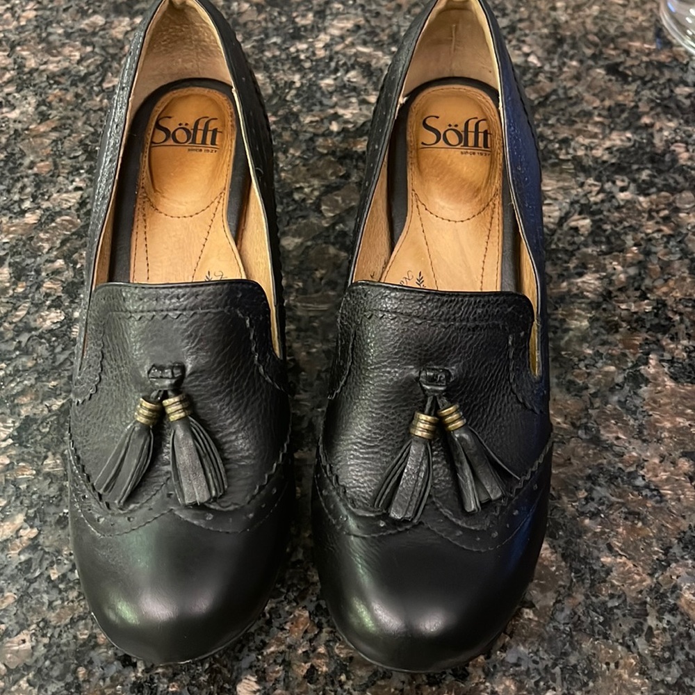 Soft women leather pumps